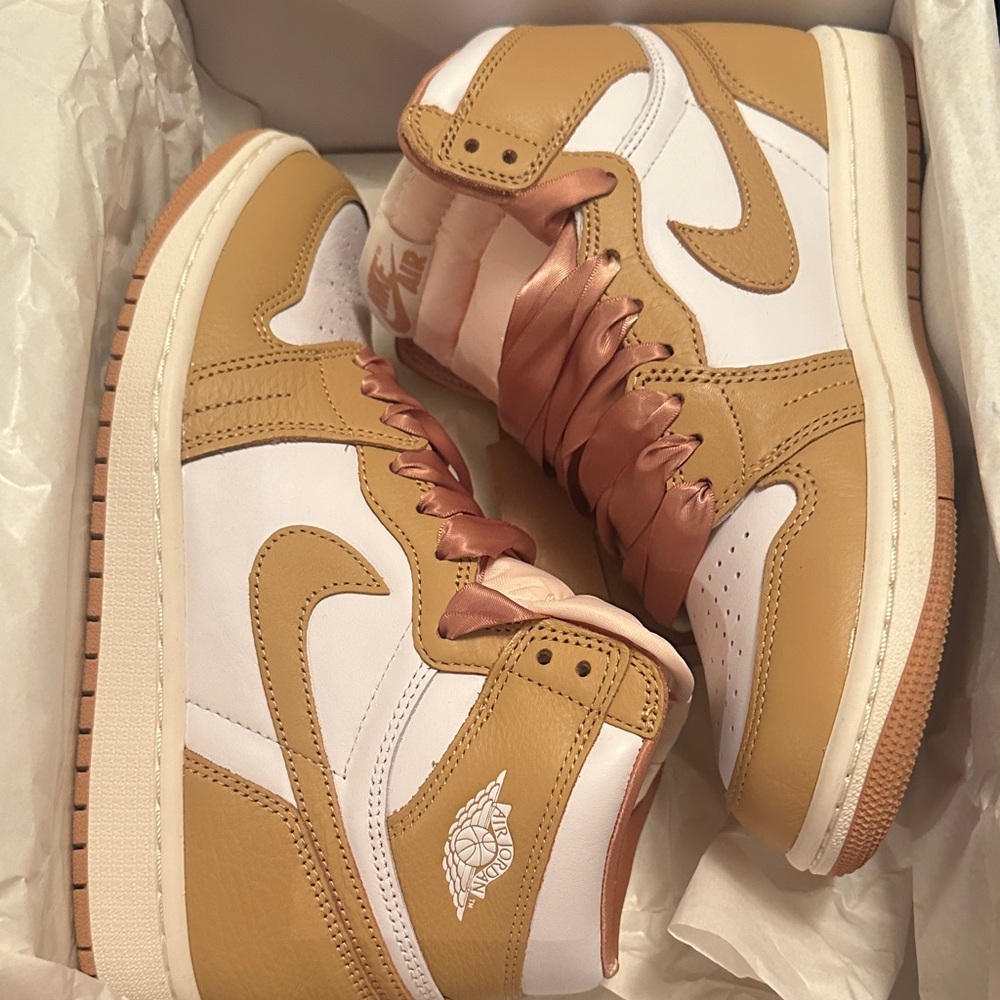 AJ1 Retro High-Praline Brown/White